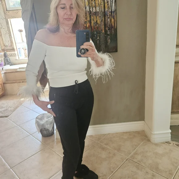 Lucy Paris's white top - Picture 4 of 9